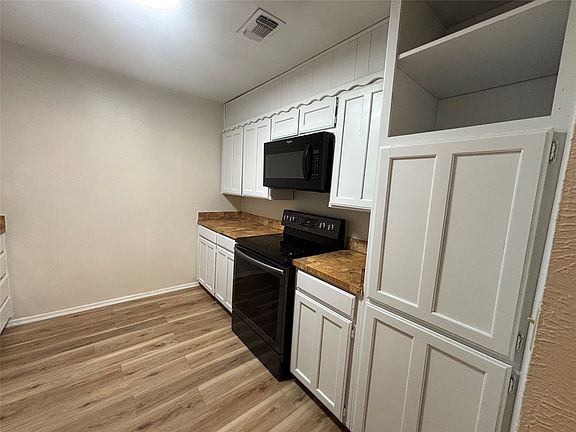 4th image of 1008 Poplar St Unit 1010