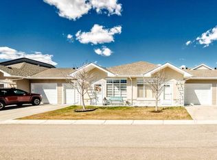 10 S Sunvale Pl NE, High River, AB T1V0J3