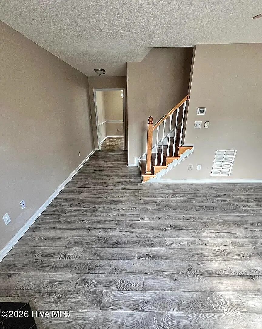 3 bed, 2.5 bath, 1453 sqft, $1,400 — Photo 3