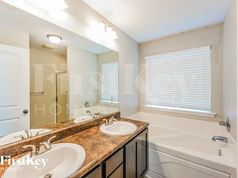 1114 Emerald Ridge Dr — Photo 13