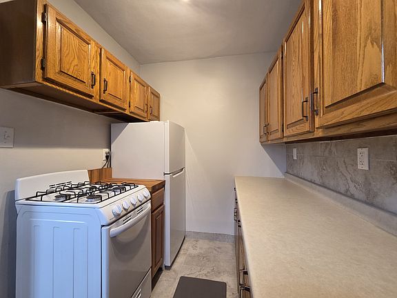 4th image of 1688 Dayton Ave APT 2