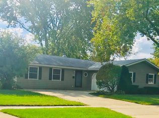 1570 Heather Dr, Aurora, IL 60506
