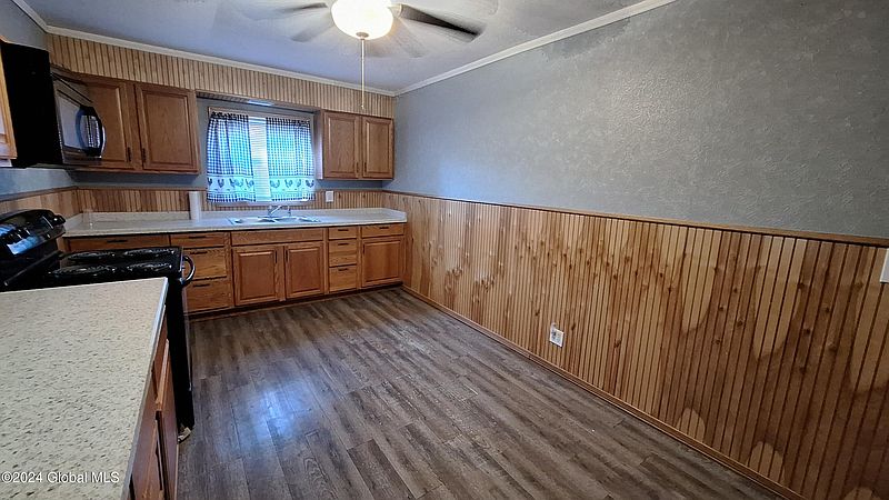 3rd image of 27 9th Avenue