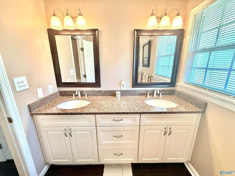 1711 Lydia Dr NW — Photo 7