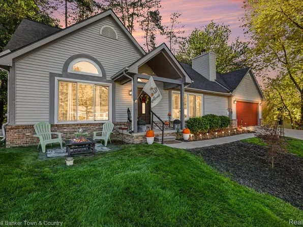 10802 Charring Cross Cir, Whitmore Lake, MI 48189