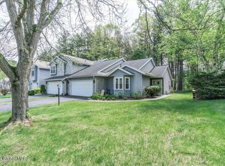 587 Highwood Cir #587, Albany, NY 12203