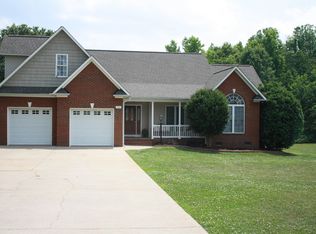 324 Summerwood Ln, Boiling Springs, SC 29316