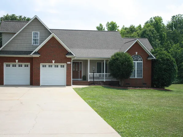 324 Summerwood Ln, Boiling Springs, SC 29316