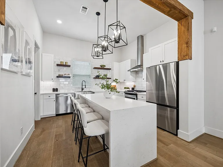 1232 W 21st St — Photo 14