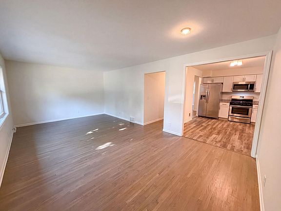 3rd image of 4423 Tyler St NE