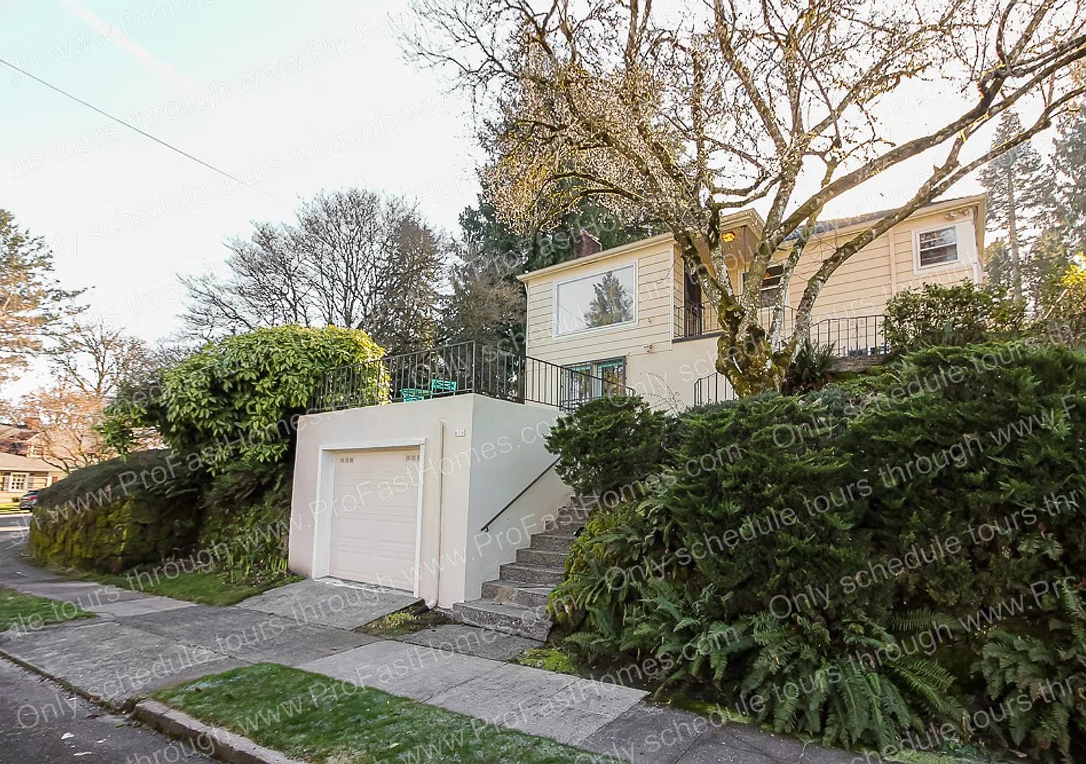 616 SW Moss St Portland, OR 97219 — Photo 1