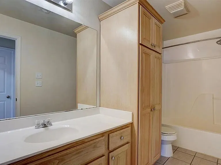 427 Lindsey St #113 — Photo 3