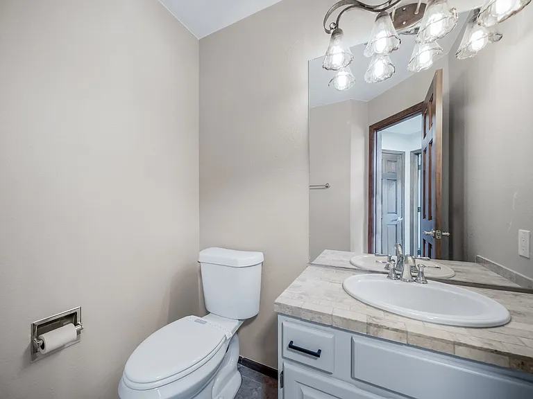 6793 Blackhawk Ct — Photo 15