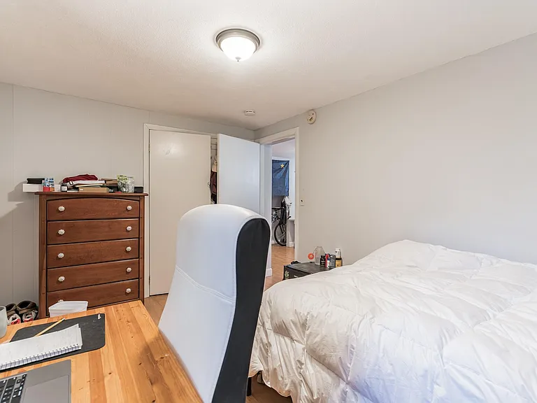 141 Chiswick Rd #1B — Photo 18