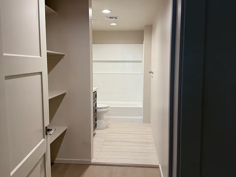 701 E Elm St — Photo 10