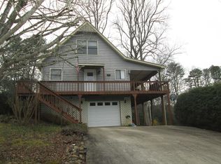 40 Wood Song Ln, Franklin, NC 28734