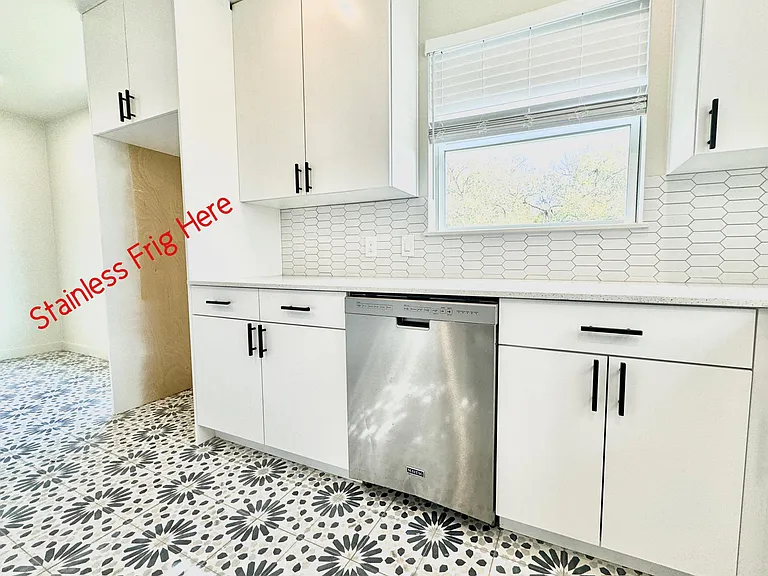 3300 Tom Green St #4 — Photo 9