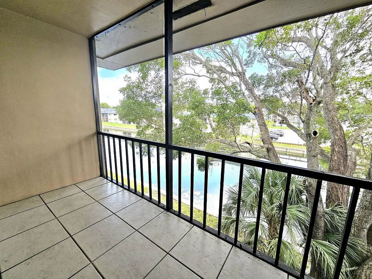 1 bed, 1.5 bath, 750 sqft, $1,499 — Photo 1