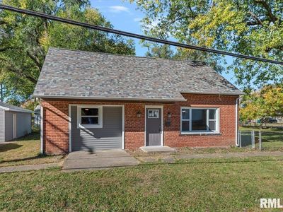 1111 N Albany St, Grandview, IL, 62702