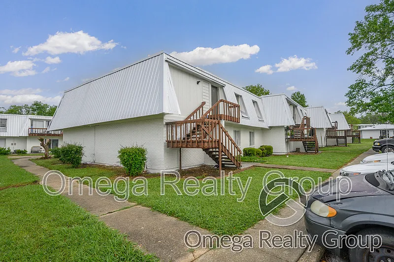 Camelot Apartments — Photo 2