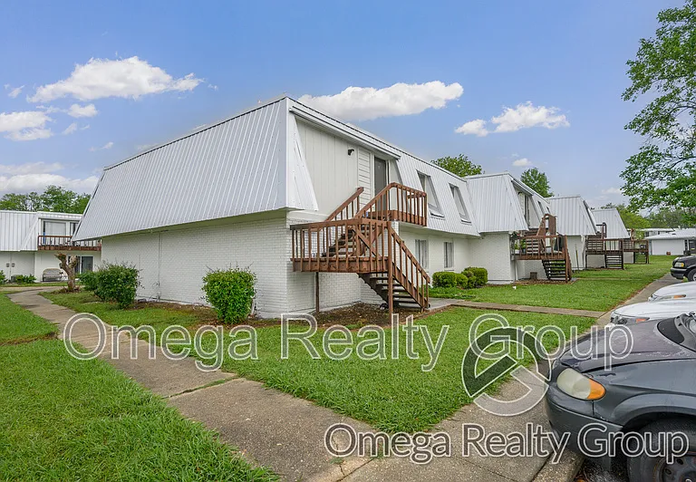 Camelot Apartments — Photo 2