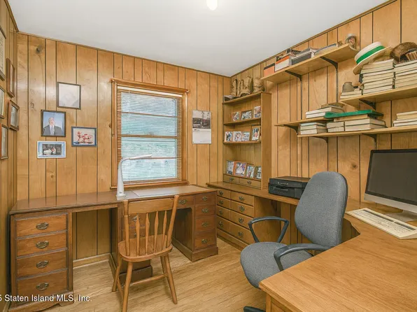 35 Shawnee Street image 14 of 24