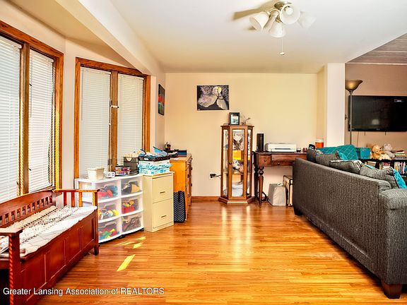 4th image of 8482 Willow Dr
