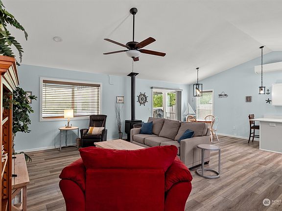 5th image of 130 Dolphin Avenue NE
