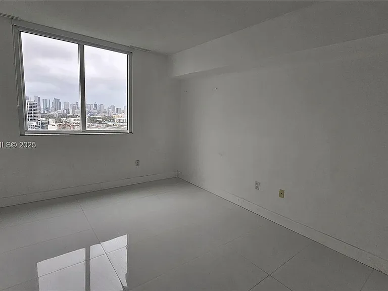 1861 NW North River Dr #11 — Photo 41