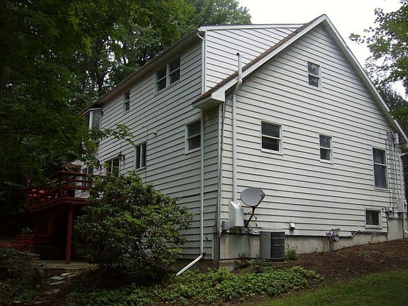 2nd image of 448 Robin Ln