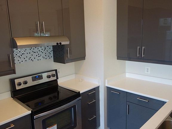 New Kitchen w/ Stainless Steel Appliances