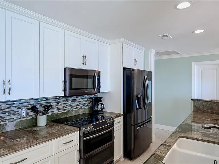 4001 Gulf Shore Blvd N #Penthouse 8 — Photo 31