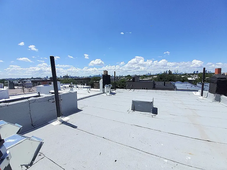 2039 Gates Ave #2A — Photo 13