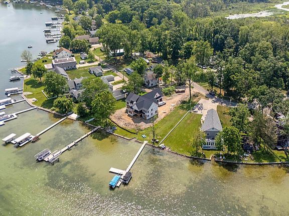 4th image of 62560 Gilmore Ave