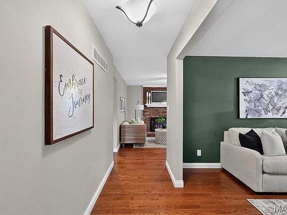 2nd image of 947 Oakfield Dr