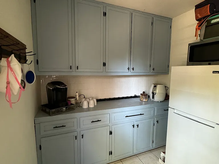 Cabinets/storage in laundry room