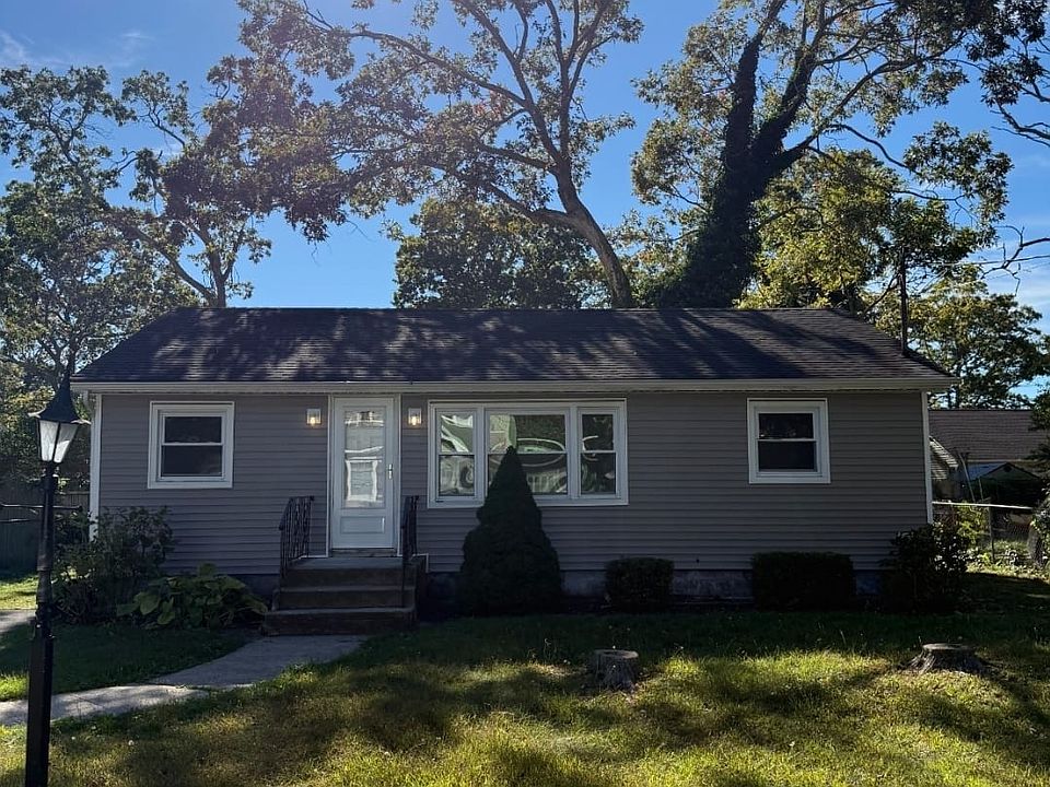 1st image of 8 Carol Ln