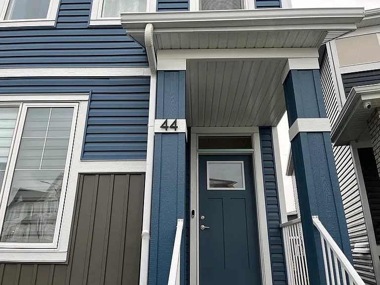 44R Seton Row SE — Photo 2