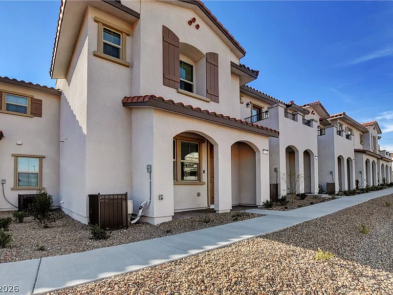 28 Lomita Heights Dr — Photo 3
