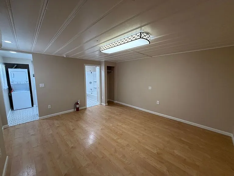 338 S Melrose Dr #4 — Photo 7