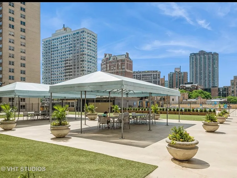 655 W Irving Park Rd #4807 — Photo 38