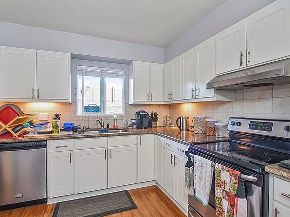3rd image of 685 Mira Mar Ave