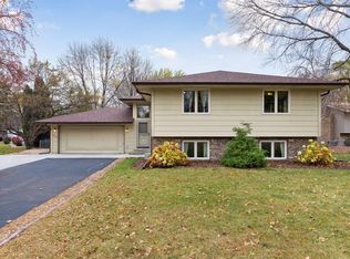 9720 Squire Ln, Eden Prairie, MN 55347