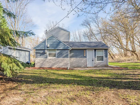 555 Bear Ave N, Vadnais Heights, MN 55127