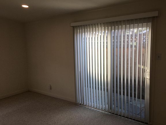 4th image of 1052 Sylvan Dr