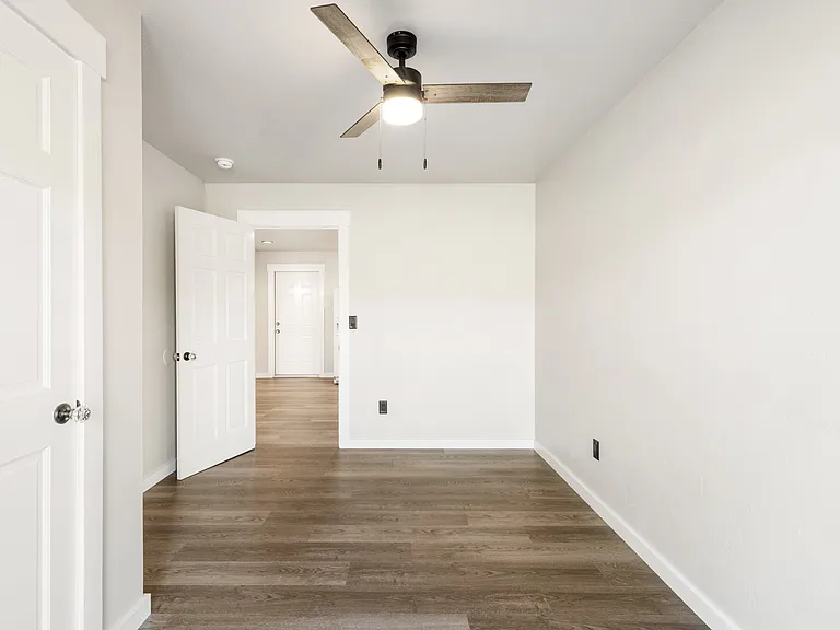 Runway Ln — Photo 15