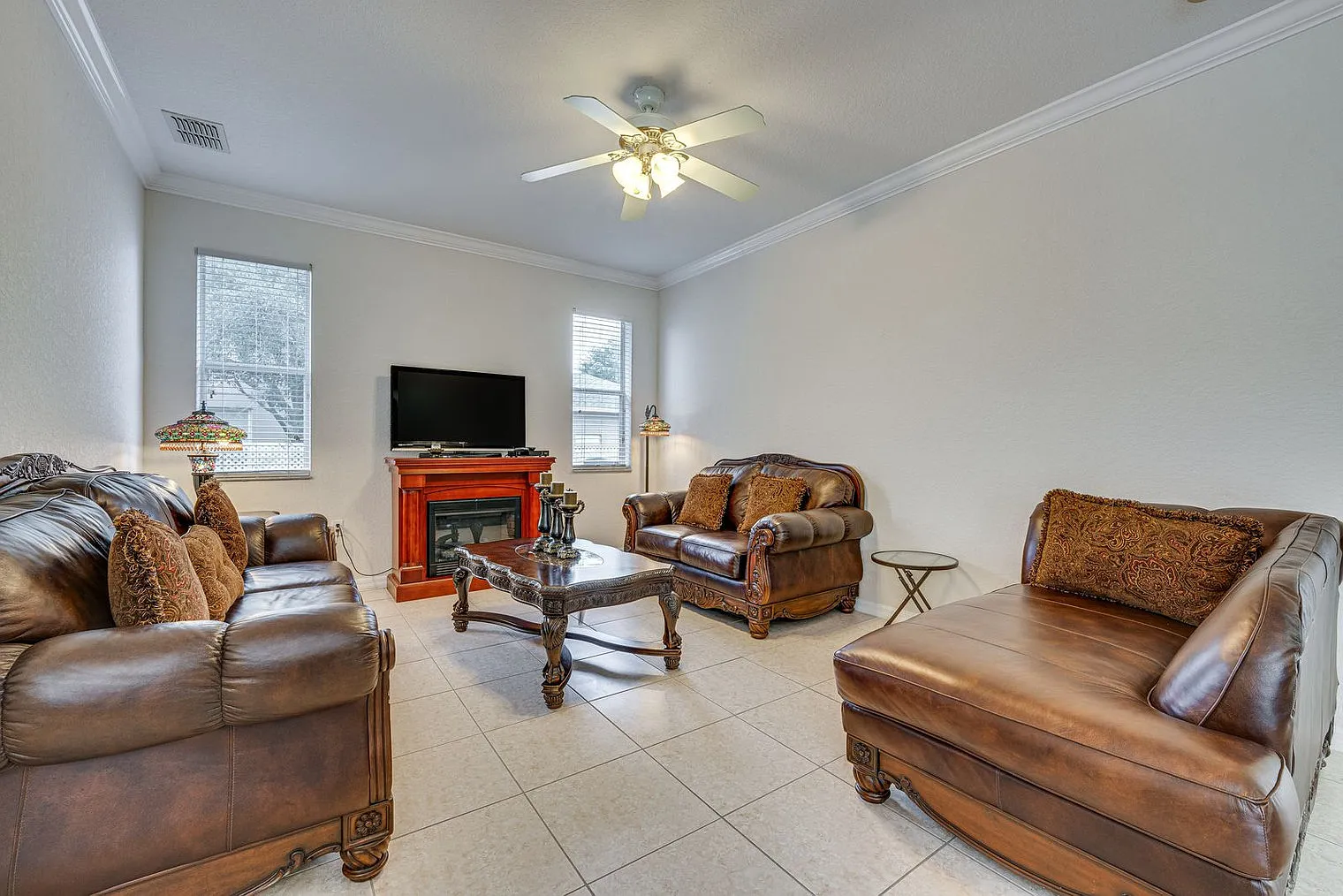 4 bed, 3.0 bath, 2497 sqft, $3,128 — Photo 3