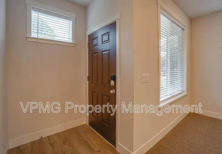 6921 NE 16th Ave — Photo 4