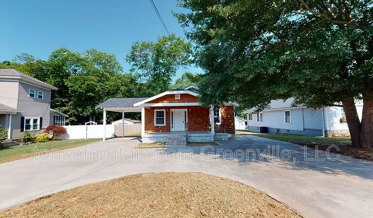 217 Brockman Ave — Photo 1
