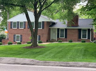 1180 N Berry Rd, Saint Louis, MO 63122